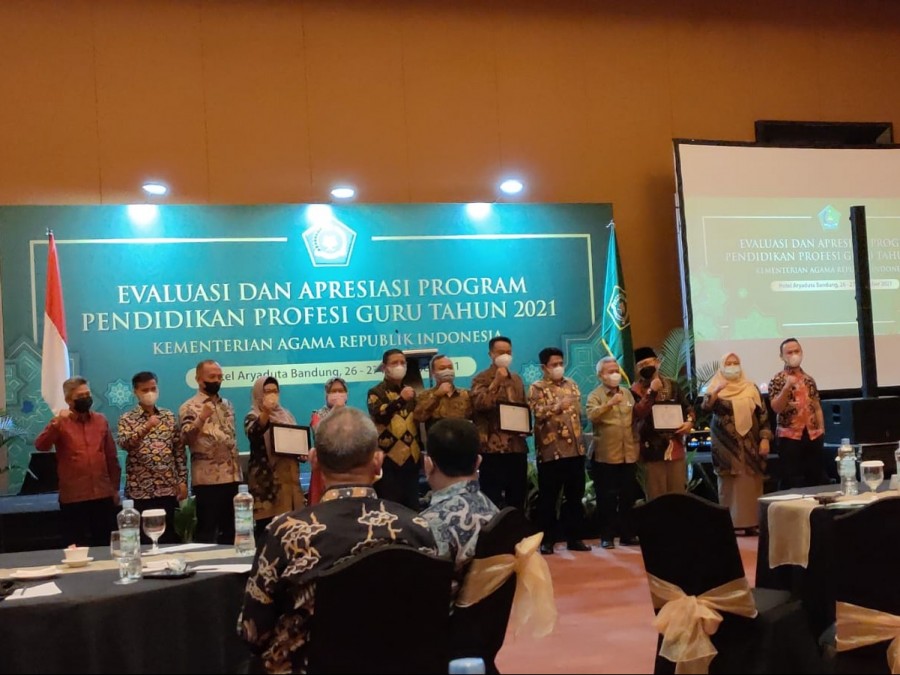 LPTK Penyelenggara PPG Paling Inovatif dan Terbaik Kedua Kelulusan Tertinggi